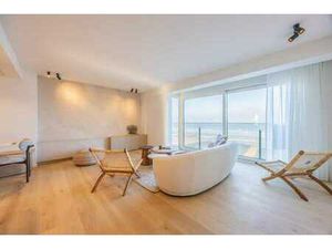 Appartement luxueusement fini avec vue frontale sur la mer