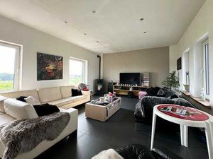 Te koop   multifunctionele eigendom met ruim woongedeelte...