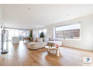 Recente (2021) RUIME hedendaagse woning met GROTE tuin en...