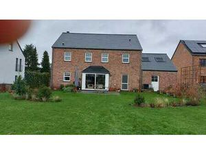 Très belle et lumineuse villa de 2018 dans quartier calme