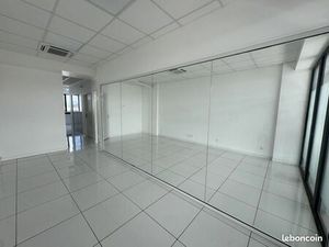 Bureaux institut de beauté 128 m²