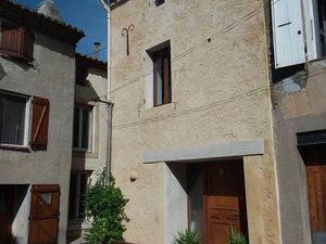 Maison ensoleillée sur la placette de la Vieille Ville à Canet d’Aude