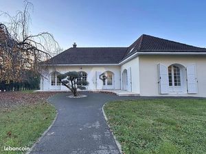 Propriété 8 pièces 184 m²