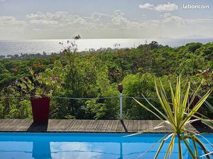 Vue sur la mer et les îles exceptionnelle  piscine
