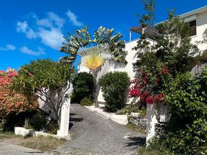 Maison avec piscine et 4 dépendances