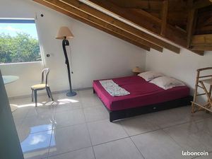 ? Chambre indépendante haut de villa Ferry  calme en forêt  moyenne ou longue durée