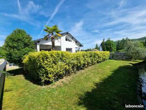 Villa d'architecte de 186 m² utile au coeur de LAGNIEU