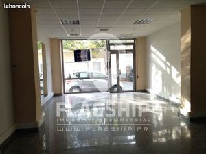 Boutique 113 m² ST MAUR DES FOSSES