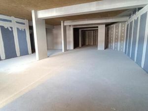 Local commercial 192 m²