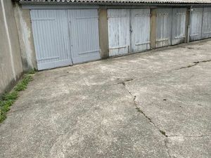 Urgent: Box 15 m2 clos français