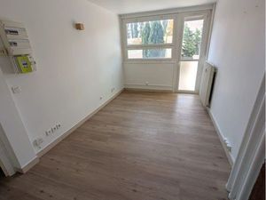 Bureau avec local de stockage