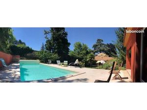 Grande maison avec jardin et piscine