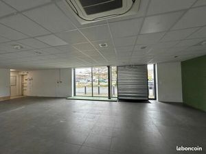 Local commercial 231 m²