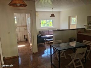 Loué Appartement de plain pied F3 meublé  équipé climatisé  véranda quartier calme