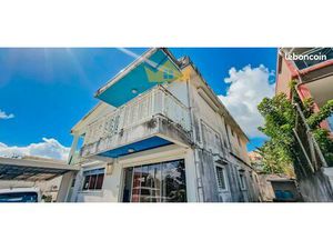 Maison 8 pièces 201 m²