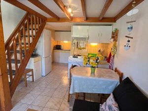 Maisonnette proche lac marin