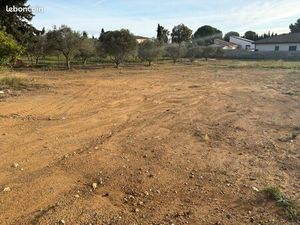 Terrain plat viabilisé  676 m2. Secteur calme et prisé