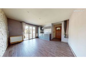 À vendre – Charmant studio avec balcon  place de parking et cave