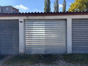 Garage fermé + place privative