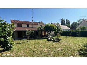 Maison 5 pièces de 130 m2 à VAYRES SUR ESSONNE