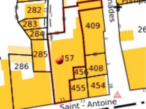 Maison de ville avec commerce facilement divisible en plusieurs appartements avec garage e