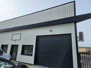 Entrepôt 350 m² + bureaux 60 m² ZI CESTAS
