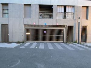 ? Opportunité d’investissement : Place de Parking Sécurisée – Couverte – Proche Gare St-Je