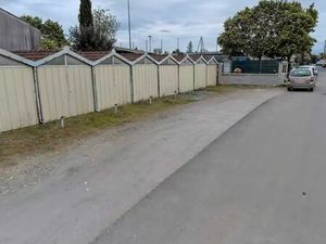 Bloc de 6 garages à vendre