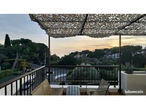 T2 Duplex avec mezzanine  terrasse et vue mer