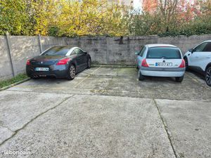 Place de parking exterieur