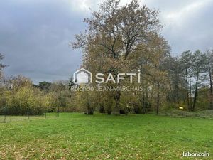 Terrain 1640 m² LES BORDES