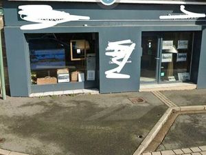 A louer au centre de Plancoët boutique 39m2+ reserves