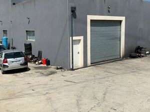 Dépôt de stockage / Commerce