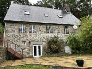 DANS LA VALLEE DE BROUAINS  BELLE LONGERE 124 M2 AVEC GITE A