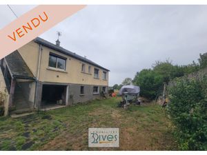 Maison sur 2 niveaux avec terrain de 1633 m2 constructible.