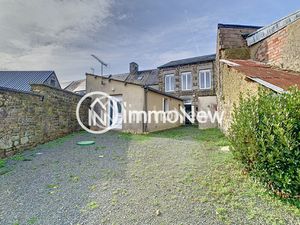 Maison de bourg avec pas de porte/ VILLEBAUDON / belles surf