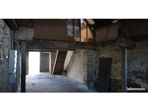 Grand garage local stockage atelier bricolage