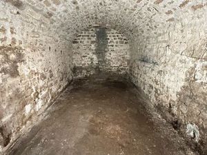 Cave voûtée 21m² place Vendôme