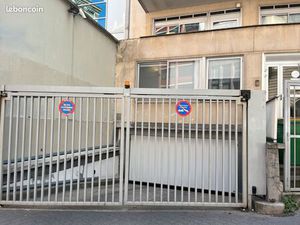 Box sécurisé Gare Montparnasse angle Vaugirard/Moisant