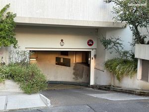 Vends emplacement de parking Paris 17e / rue Laugier / Villa Aublet