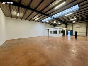 Local d'activité 251 m²