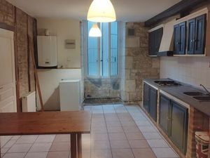 Loue T3 (55 m2) centre-ville de Ruffec (200 mètres des halles)