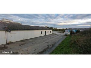 Loue bâtiment industriel