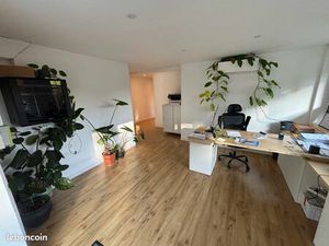 Bureau individuel meublé