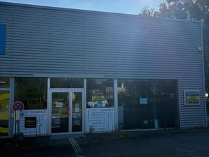 Bâtiment artisanal commercial - saumur - axe passager