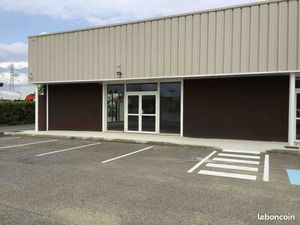 TOULOUSE  zone Industrielle de THIBAUD   particulier loue local commercial avec vitrines t