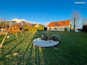 Azay. Maison offrant 5 chambres sur sous-sol complet au calme sur un terrain de 1500m² env