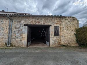 Parking/box 1 pièce 72 m²