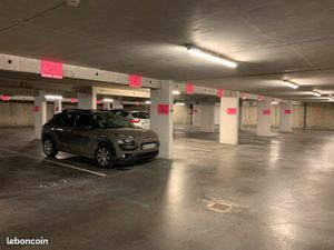 Place de parking à louer - Tours centre