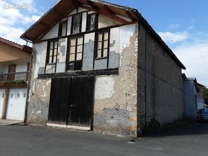 Bâtiment centre village